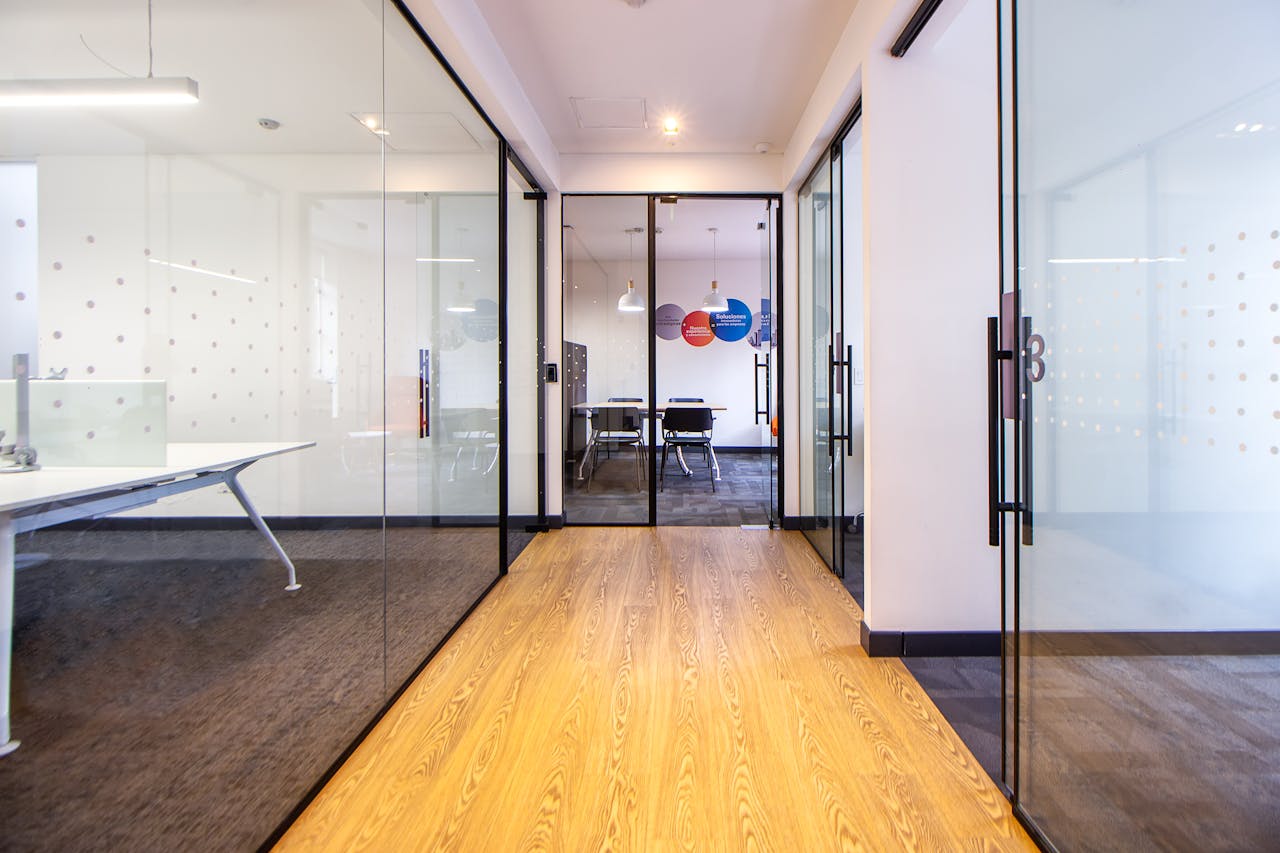 Luxuriöser Coworking vs. günstiger Coworking: Welcher Coworking Space passt zu dir?